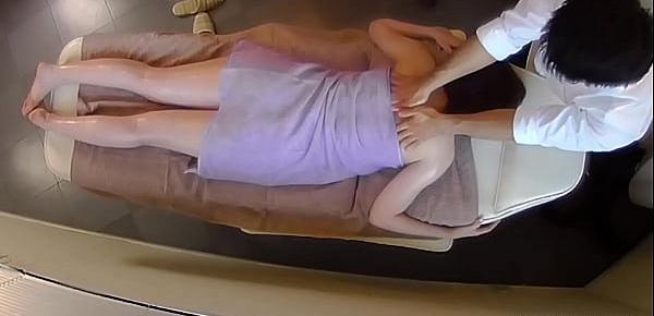  Japanese lady, Aya Kisaki liked the massage, uncensored
